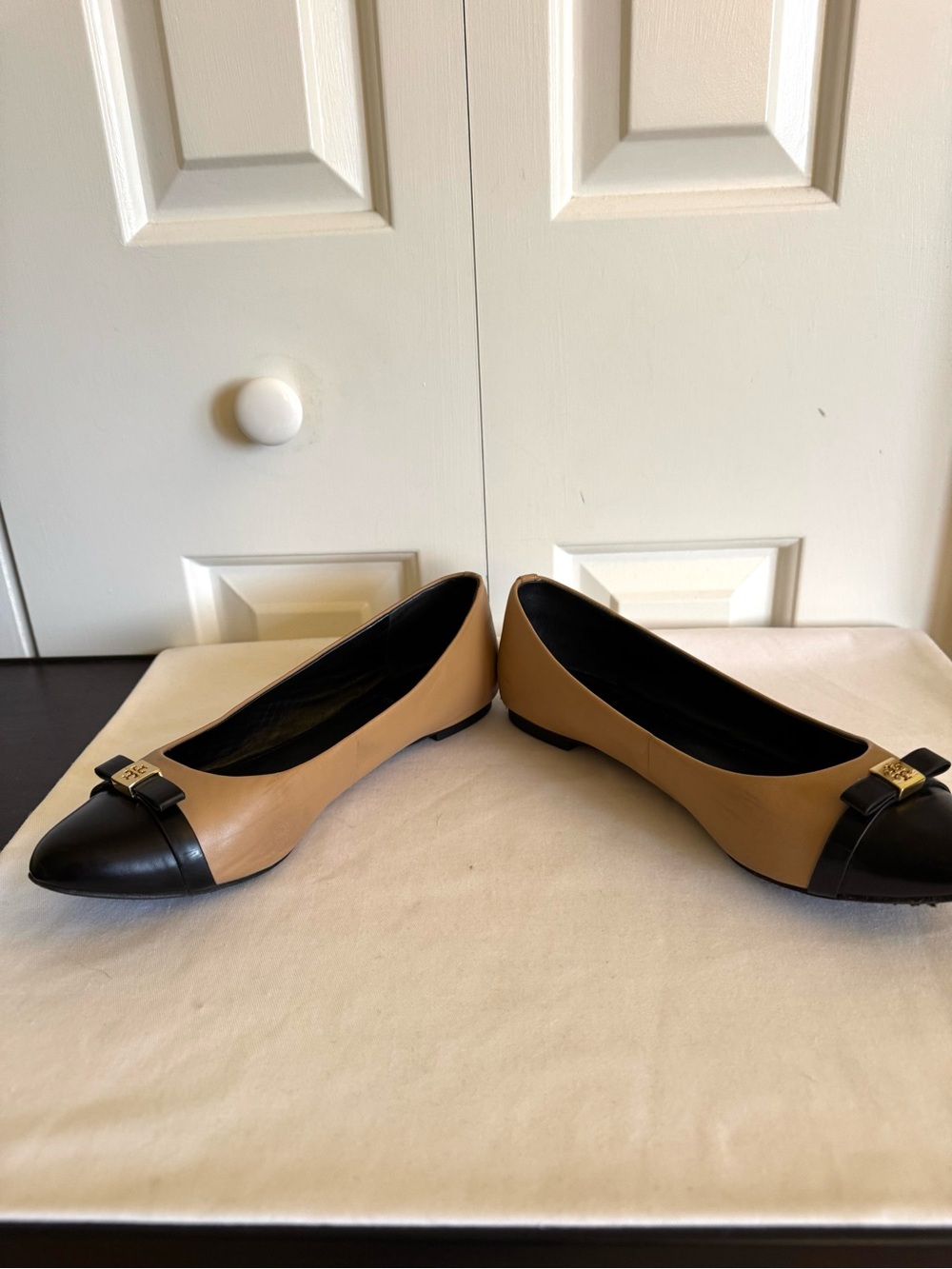 TORY BURCH Beige/Black Leather Ballet Flats 8.5 - Picture 3 of 8